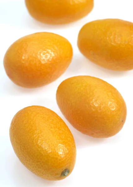 Kumquat Fortunella Margarita Vruchten Tegen Witte Achtergrond — Stockfoto