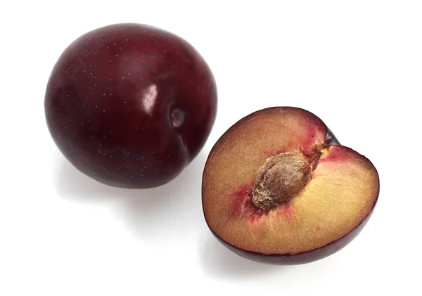 Ciruelas Rojas Frutas Contra Fondo Blanco — Foto de Stock