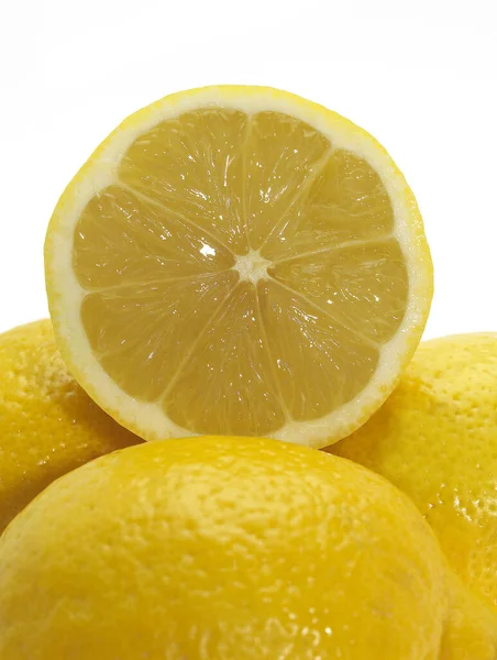 Gula Citroner Citruslimonum Mot Vit Bakgrund — Stockfoto