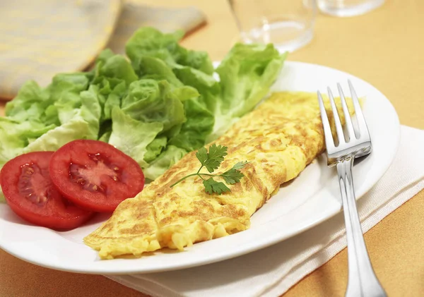 Omelette Avec Salade Tomate — Photo