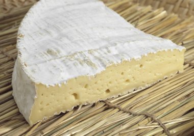 Brie de Meaux, inek sütünden yapılmış Fransız peyniri. 