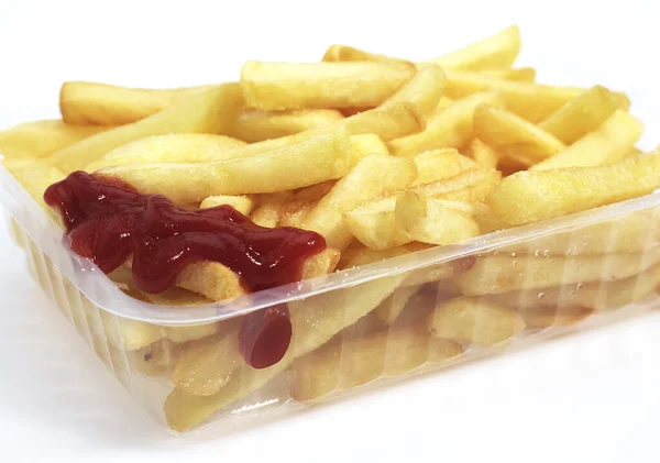 Pommes Frites Med Ketchup Mot Vit Bakgrund — Stockfoto