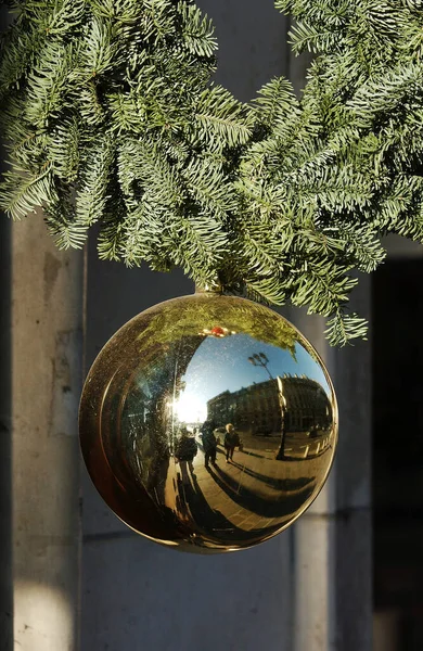 Weihnachtsschalen Straßendekorationen Paris — Stockfoto