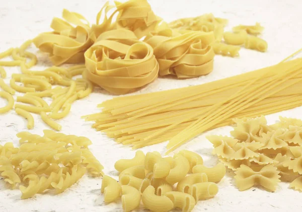 Diferentes Variedades Pasta Espaguetis Cáscaras Pasta Macaronis Tagliatelles Pasta Retorcida — Foto de Stock