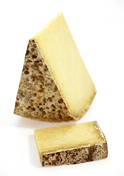 用奶牛奶生产的法国奶酪 坎塔尔 — 图库照片