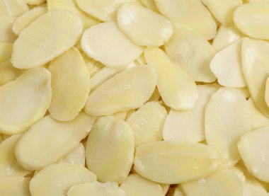 Taze badem, kuru erik.   