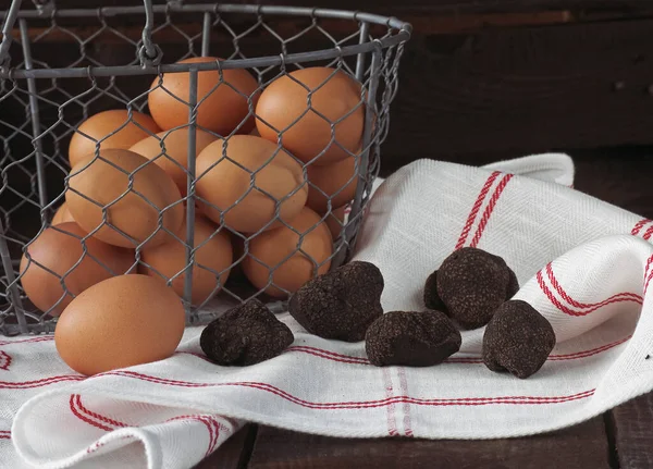 Ägg Och Perigord Tryffel Knölmelanosporum — Stockfoto