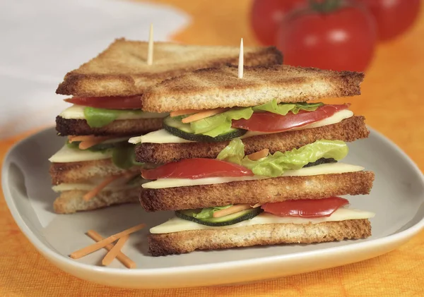 Alimenti Veloci Club Sandwich Con Insalata Pomodoro — Foto Stock