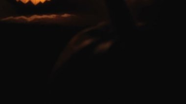 Gece adımları parlayan korkutucu kabak