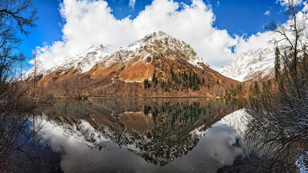 Montanha lago outono inverno paisagem paisagem — Fotografia de Stock