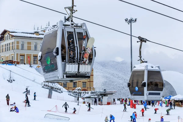 Covered with snow ski slopes and cableway lifts in Gorky Gorod winter mountain resort — Stock Photo, Image