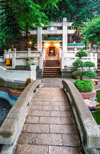 Hong Kong 2016 Január Egy Kis Buddhista Templom Parkosított Kerttel — Stock Fotó