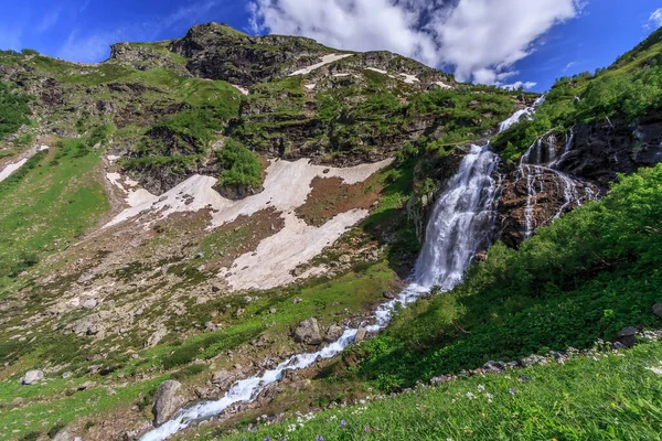 Bellissimo Paesaggio Panoramico Della Cascata Imeretinskiy Nelle Montagne Del Caucaso — Foto Stock