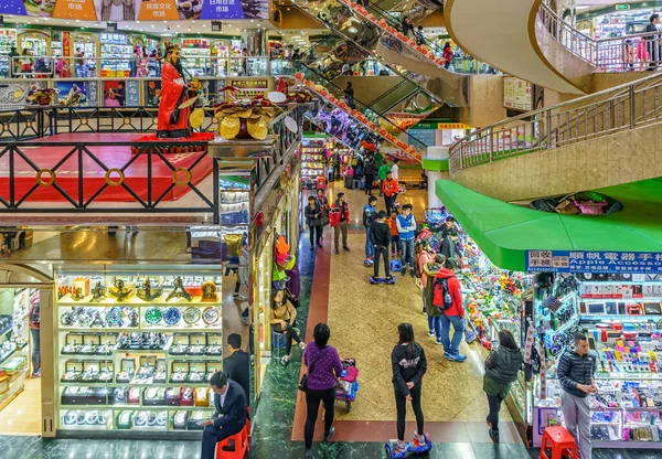 Shenzhen Çin Ocak 2016 Modern Içerikli Çok Katlı Alışveriş Merkezi — Stok fotoğraf