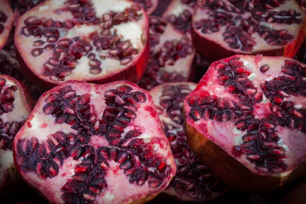 Bir grup nar. Nar yakın plan, arkaplan