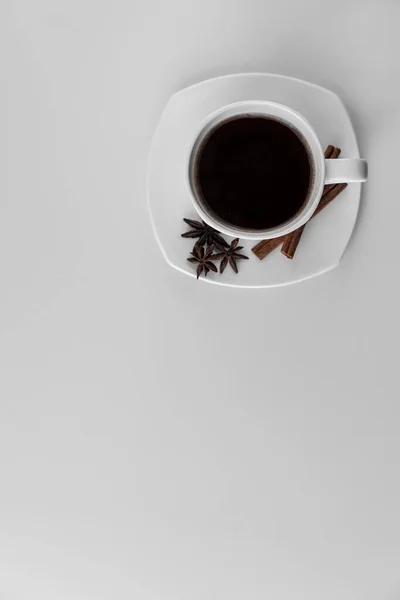 Taza Blanca Con Café Platillo Con Anís Estrellado Tres Estrellas — Foto de Stock