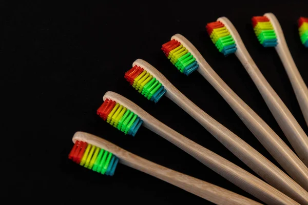 Orgulho Grupo Escovas Dentes Bambu Eco Arco Íris Sobre Fundo — Fotografia de Stock