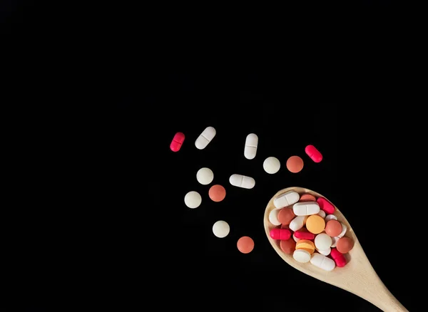 Pillole Medicinali Miste Compresse Cucchiaio Legno Sfondo Scuro Molte Pillole — Foto Stock