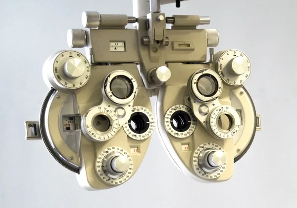 profesyonel optometrist Dioptri aracı bir gözlükçü laboratuvar.