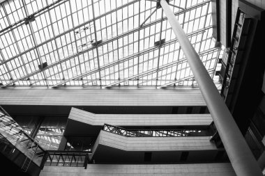 Yüksek bir binanın modern manzaraya bakarken Japonya, Osaka-.