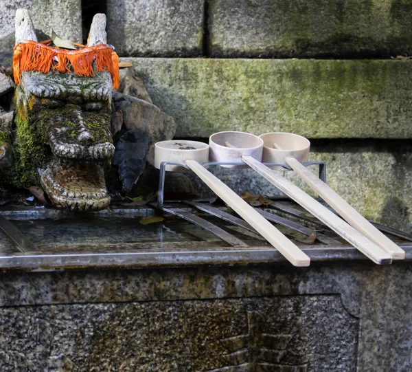 Louches de fontaine de purification Chozuya . — Photo