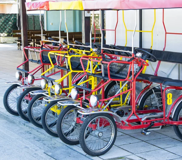 Tipik İtalyan Rickshaws — Stok fotoğraf