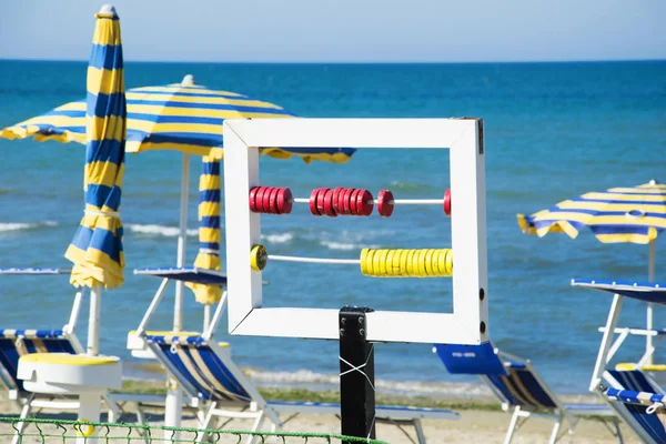 Marcador de colores en la playa — Foto de Stock