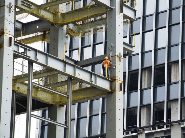 Building under construction with worker — Stock Photo, Image