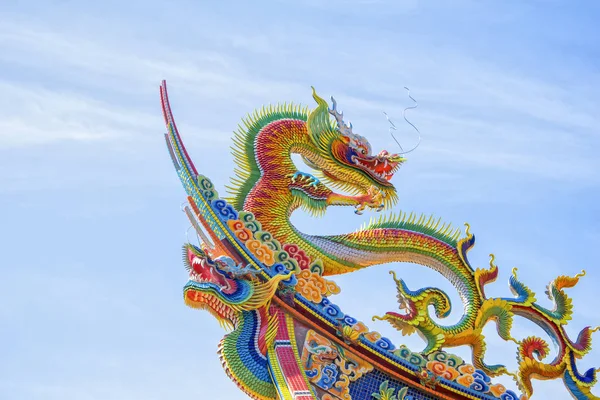 gökyüzünde süslü Çin Tapınağı detay