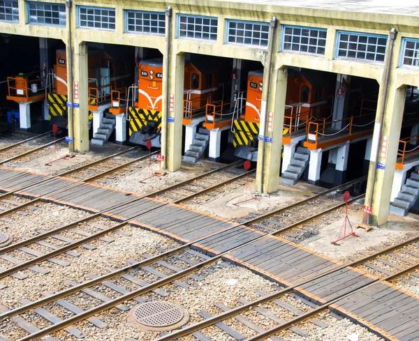 Varios de la vendimia trenes oraange . —  Fotos de Stock