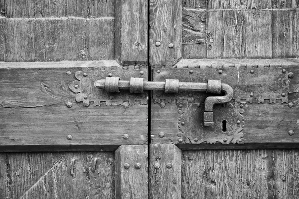 Detalhes de uma antiga porta italiana . — Fotografia de Stock