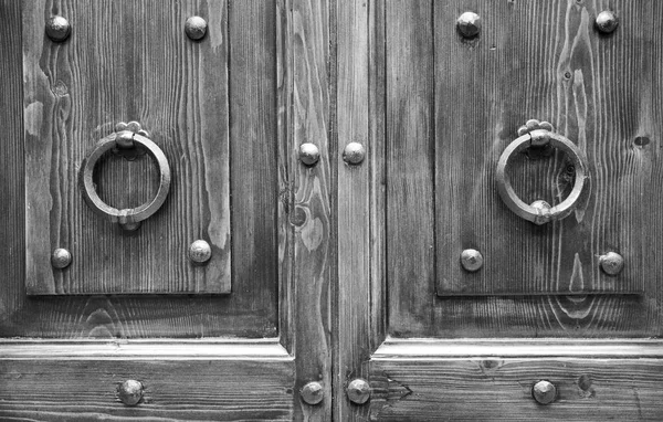 Details einer antiken italienischen Tür. — Stockfoto