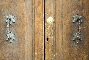  Eski bir İtalyan kapı ayrıntılarını.