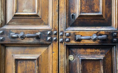  Eski bir İtalyan kapı ayrıntılarını.