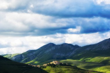  Castelluccio di norcia, umbria, İtalya. 