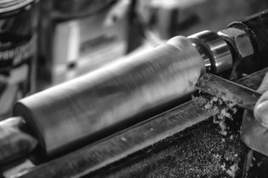  çalışan bir Torna üzerinde ahşap Torna