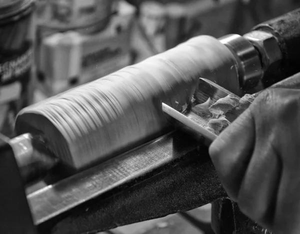  çalışan bir Torna üzerinde ahşap Torna 