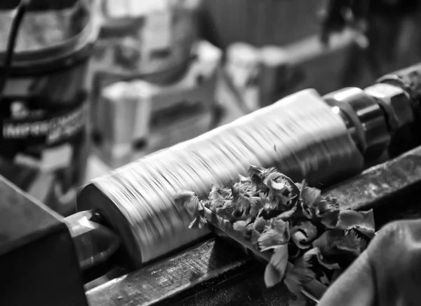  çalışan bir Torna üzerinde ahşap Torna 