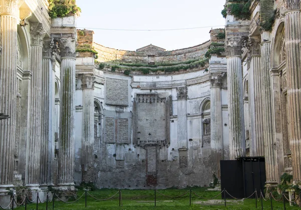 Ruinas de la basílica romana en Italia — Foto de Stock