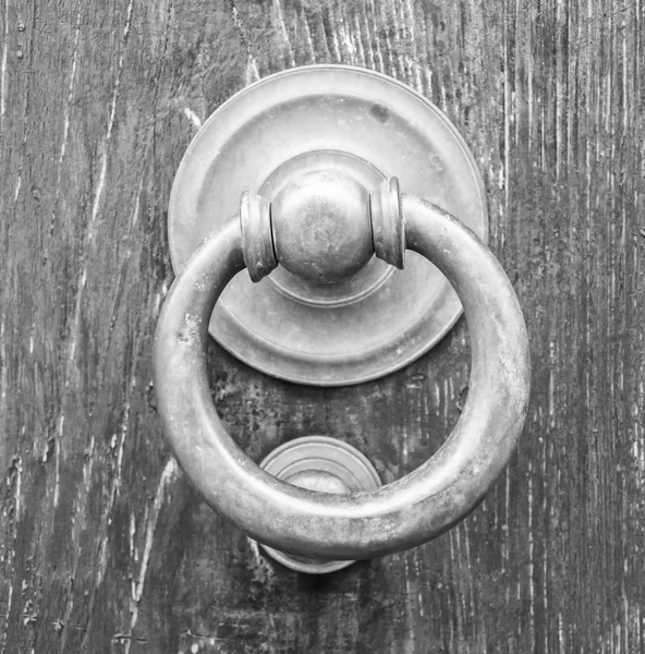 Detalhes de uma velha porta de madeira — Fotografia de Stock