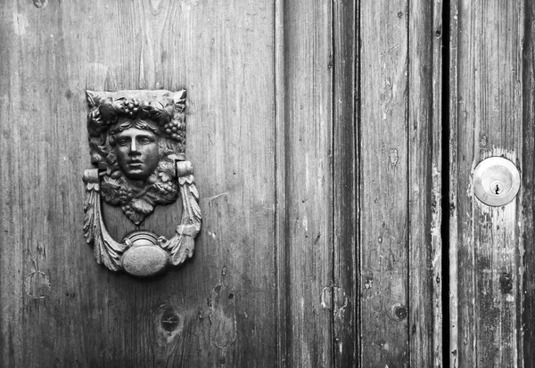 Détails d'une vieille porte en bois — Photo