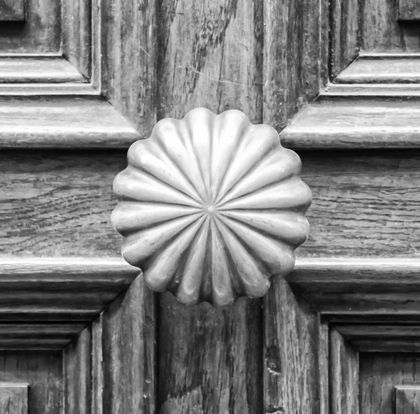 Detalhes de uma velha porta de madeira — Fotografia de Stock