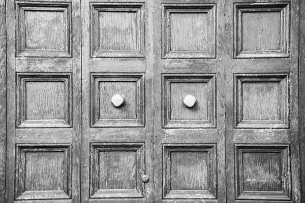 Detalles de una vieja puerta de madera — Foto de Stock