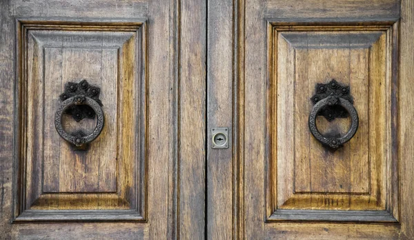 Details einer alten Holztür. — Stockfoto