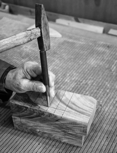 Tischler-Arbeitsplatz - Handbücher bearbeiten Holz. — Stockfoto