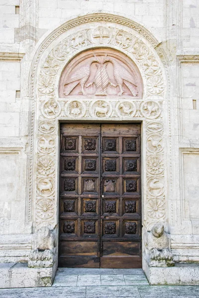 (Ούμπρια, Ιταλία)-Βασιλική του Αγίου Φραγκίσκου της Ασίζης πύλης. — Φωτογραφία Αρχείου