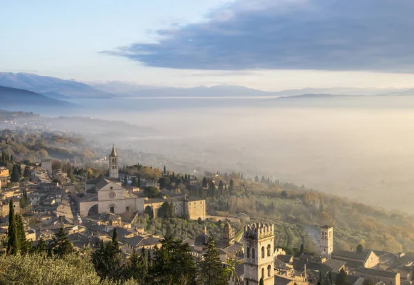 Assisi (Umbria), Unesco Dünya Mirası site manzaralı panorama adlı günbatımı. — Stok fotoğraf