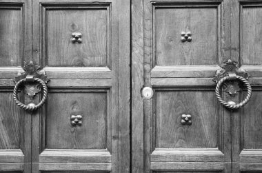  Eski bir İtalyan kapı ayrıntılarını.