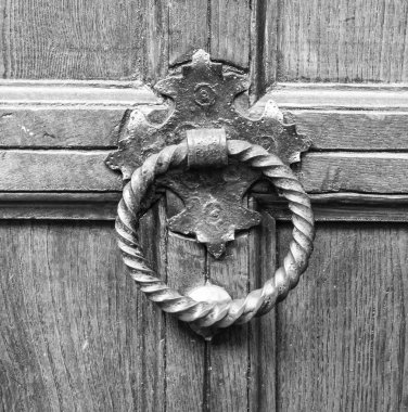  Eski bir İtalyan kapı ayrıntılarını.