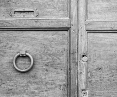  Eski bir İtalyan kapı ayrıntılarını.